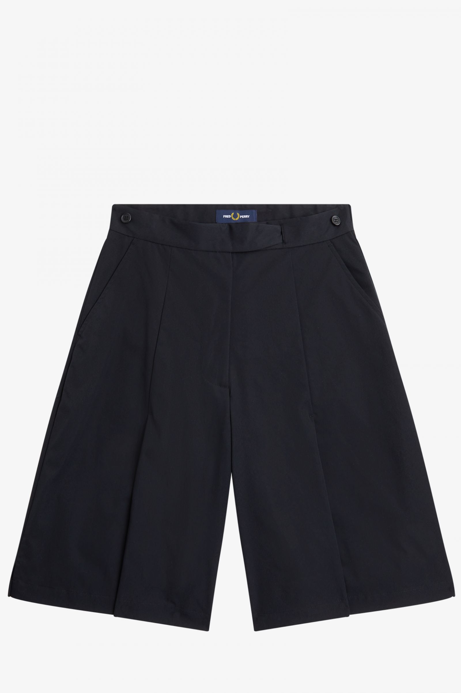 Fred Perry Pleated Shorts in Black