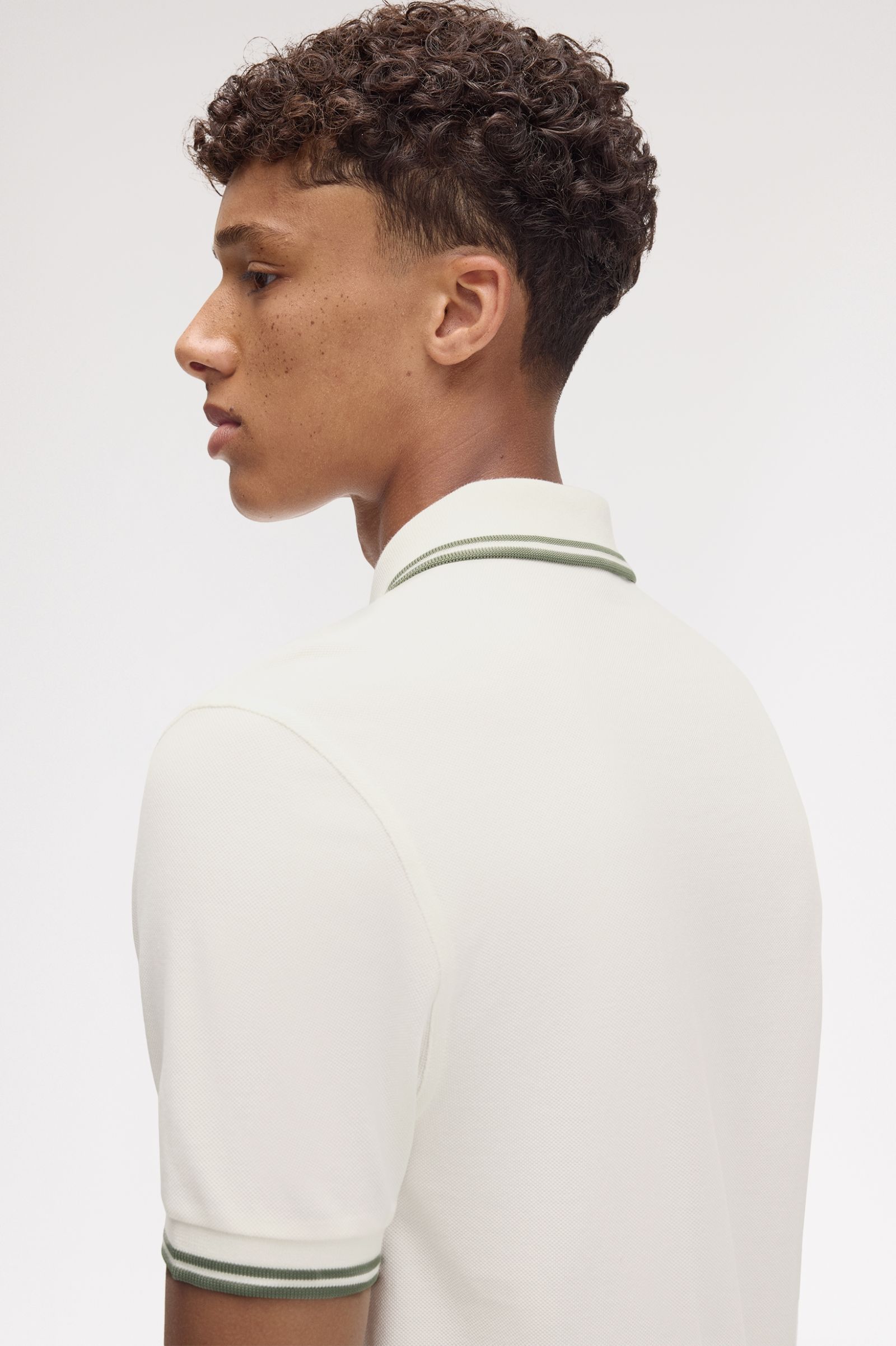 Fred Perry Shirt M3600 in Light Ecru/Olive Mint