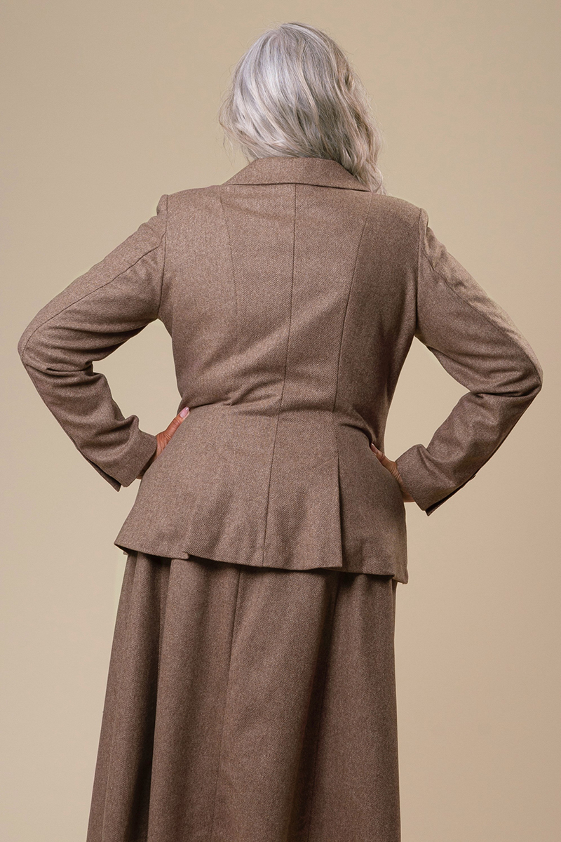 Emmy Design The Ziggy Hepburn Blazer in Hazelnut