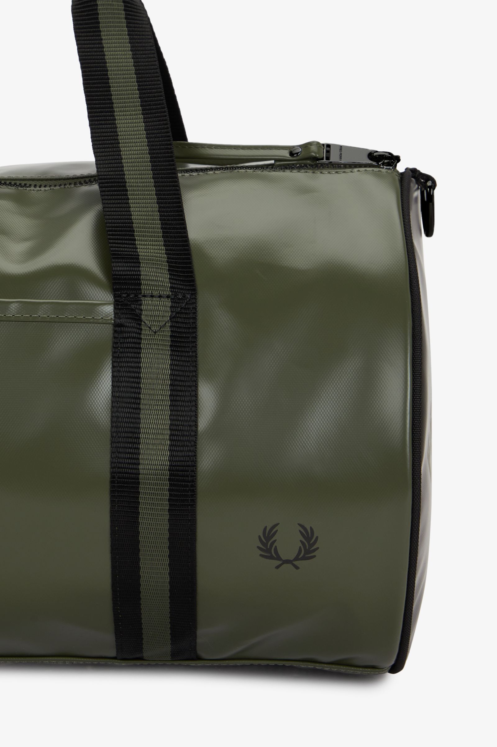Fred Perry Classic Barrel Bag (Laurelwreath Green/Black) 