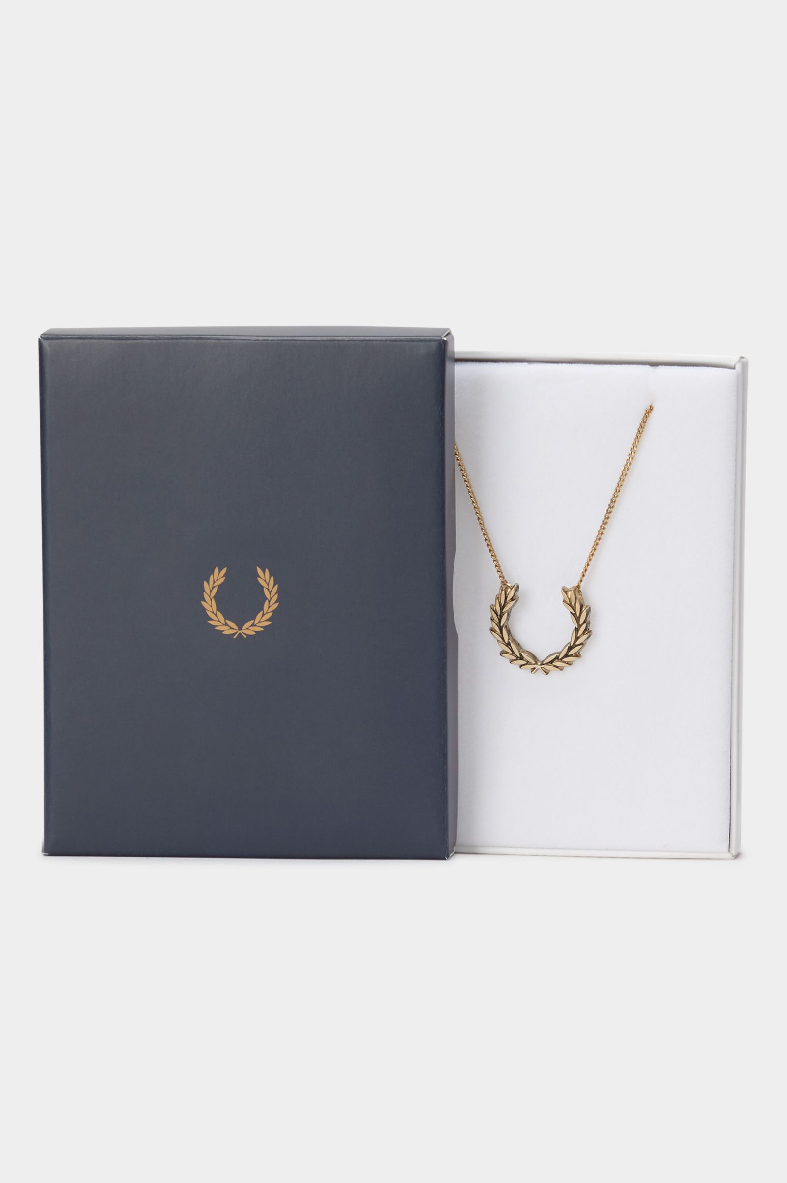 Fred Perry Laurel Wreath Necklace in Gold