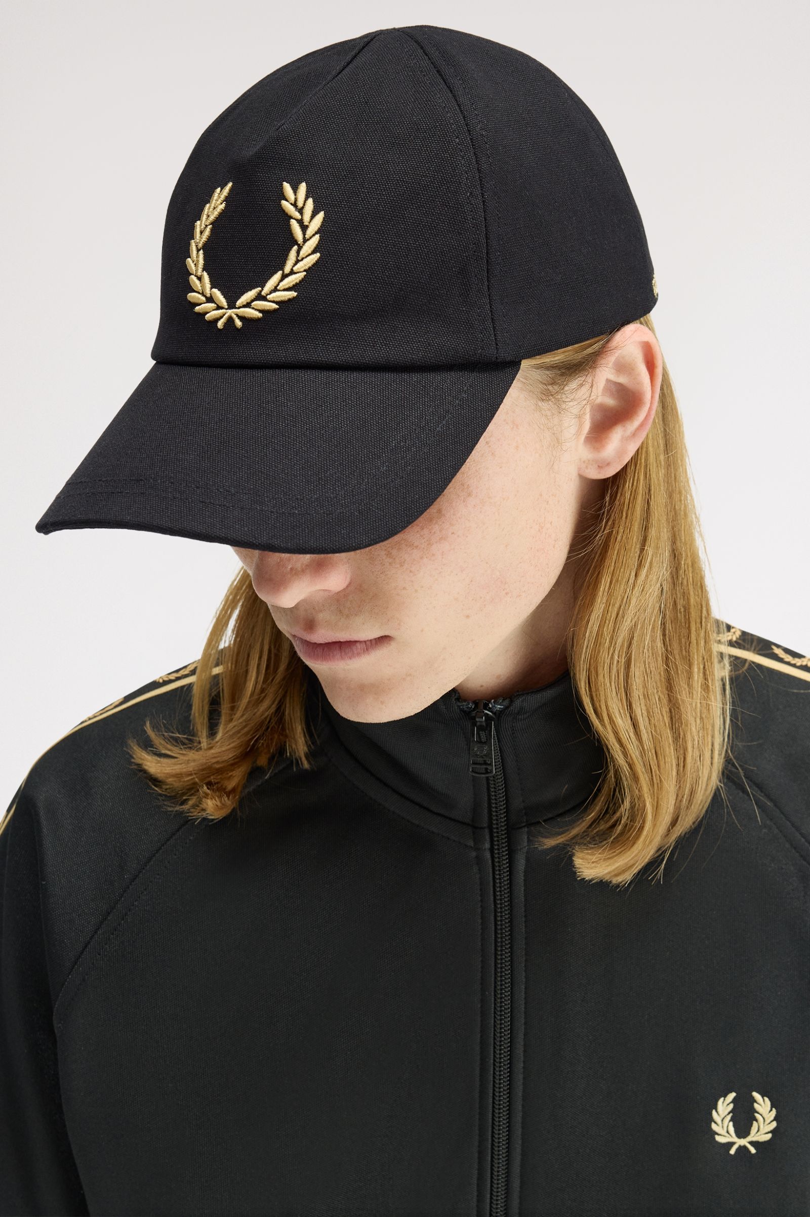 Fred Perry Bold Branding Canvas Cap (Black/Champagne)