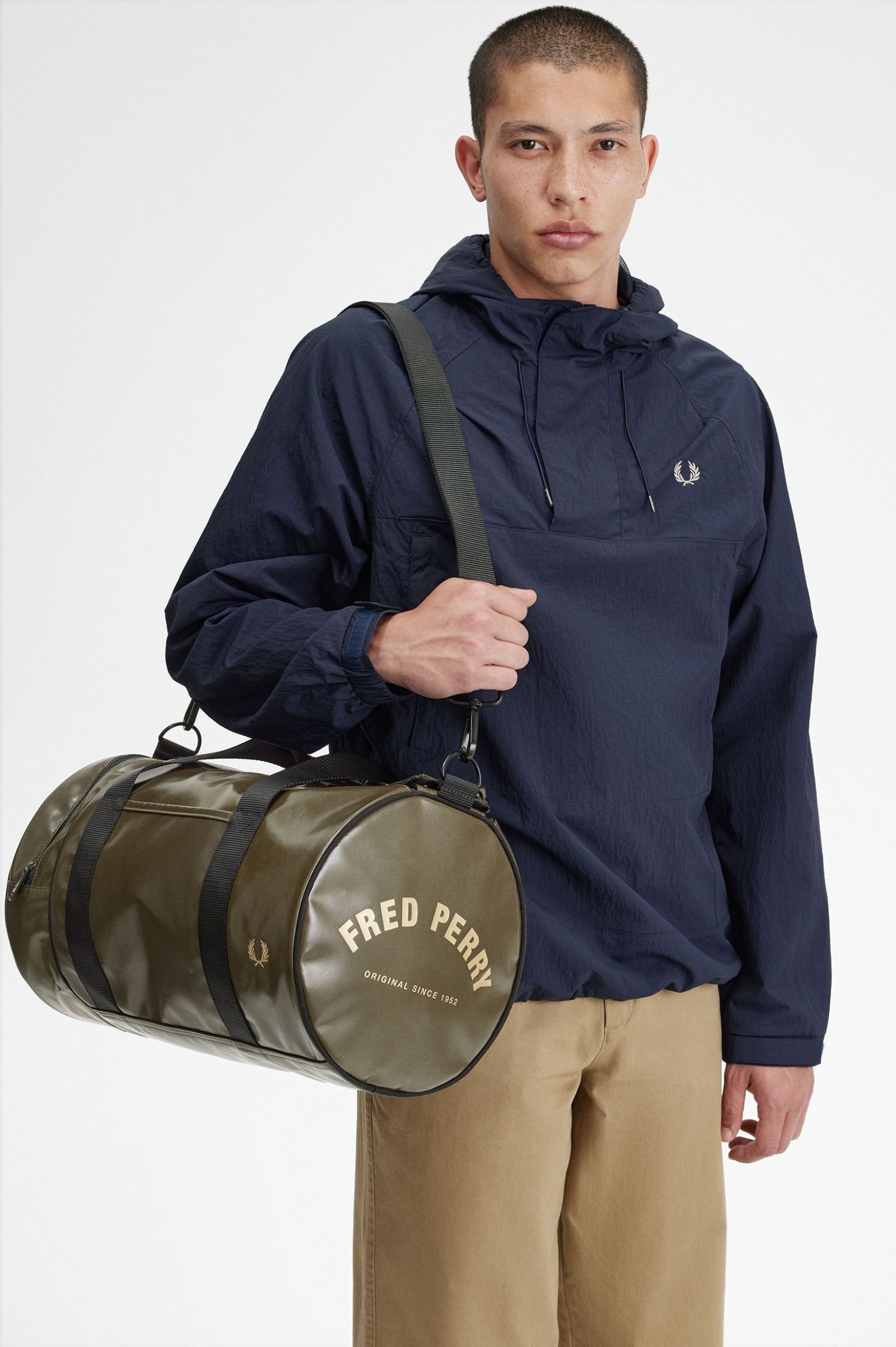 Fred Perry Tonal Barrel Bag in Uniform Green 