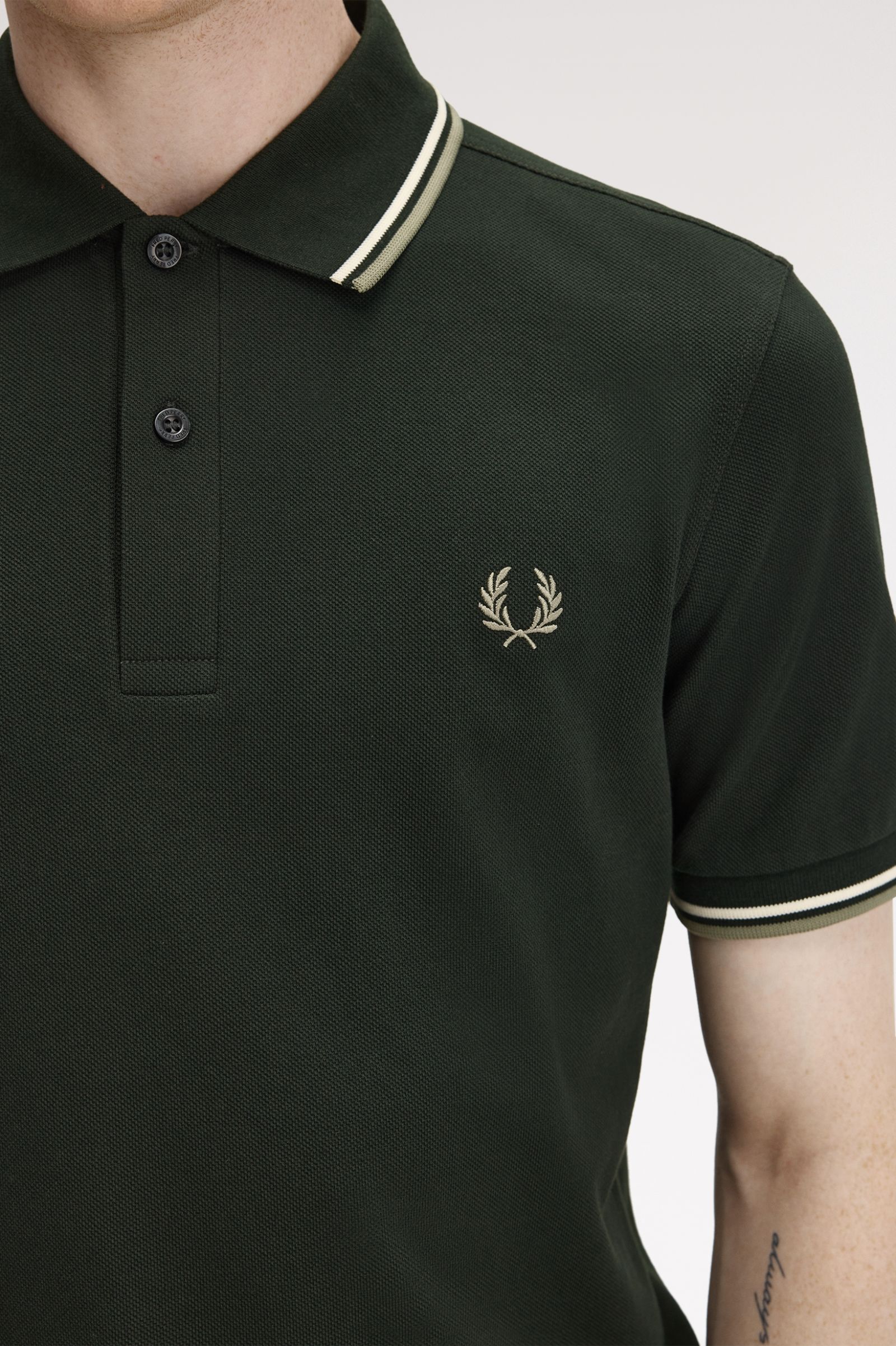 Fred Perry Shirt M3600 in Night Green/Light Ecru 