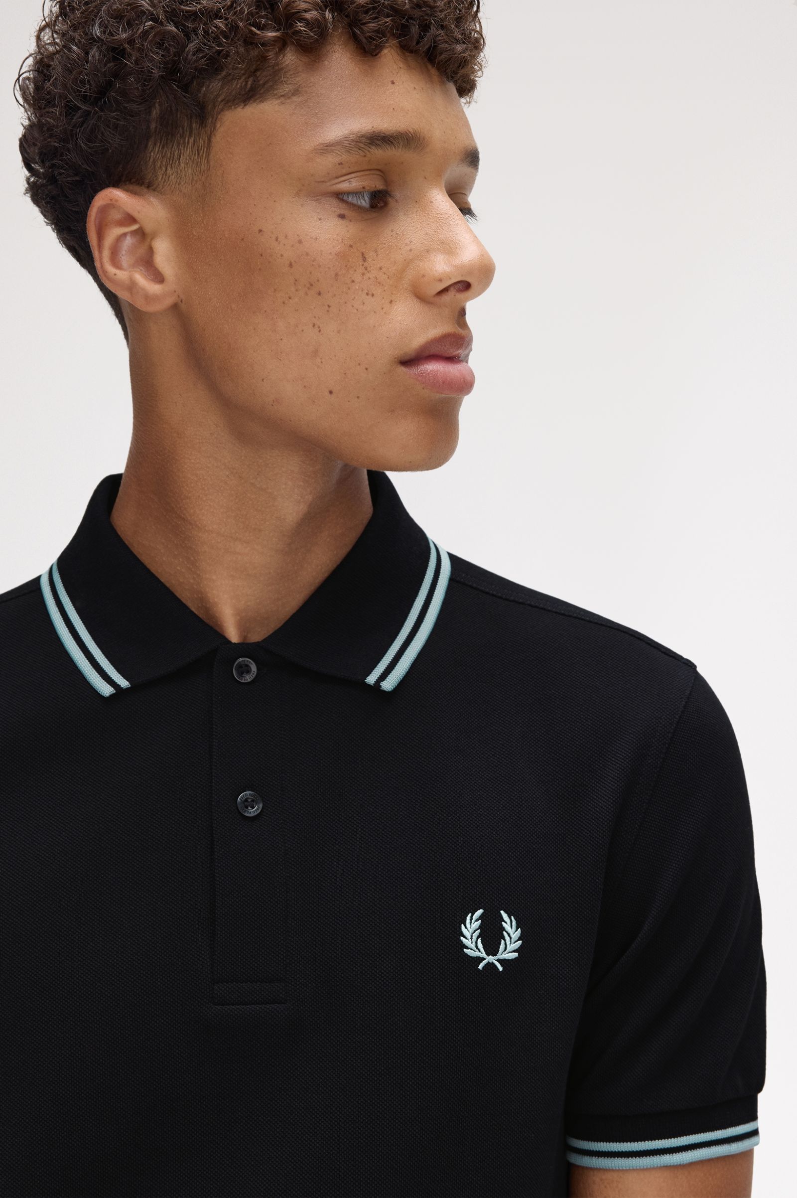 Fred Perry Shirt M3600 in Black/Silver Blue 