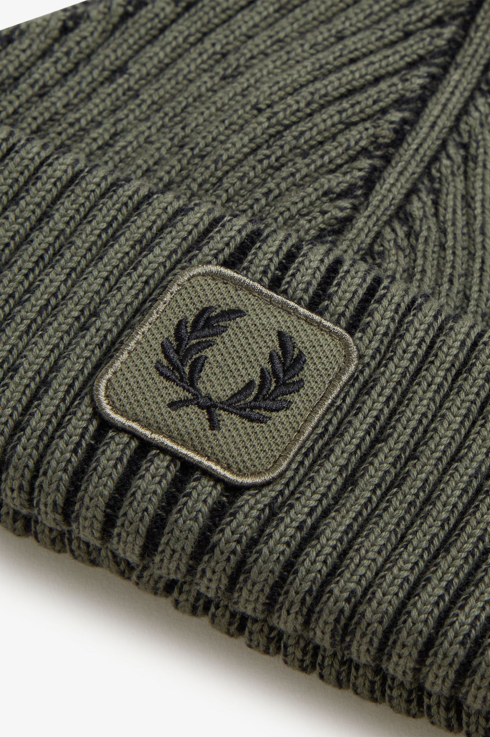 Fred Perry Cotton Ribbed Beanie (Laurelwreathgreen/Black) 