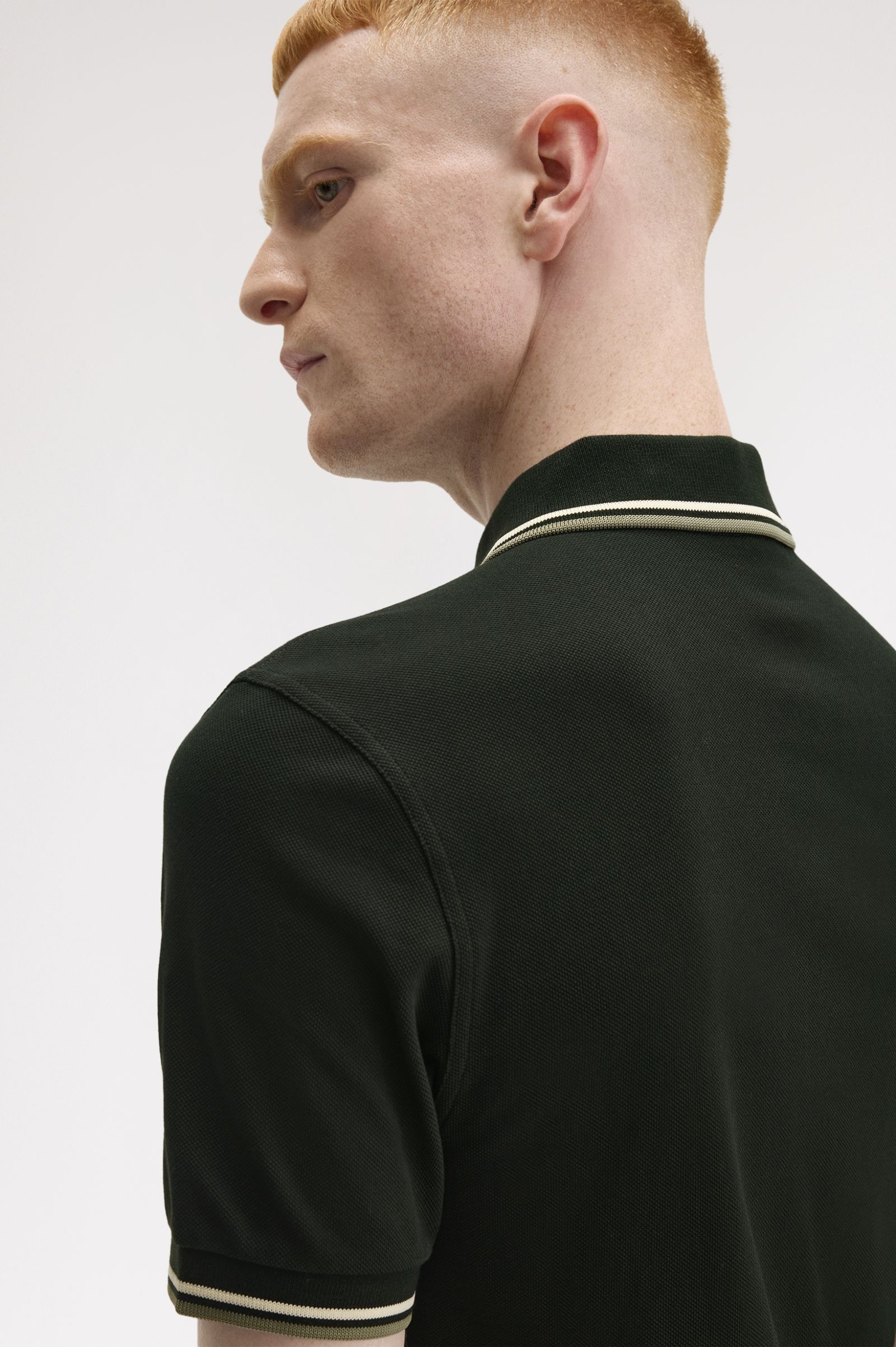 Fred Perry Shirt M3600 in Night Green/Light Ecru 