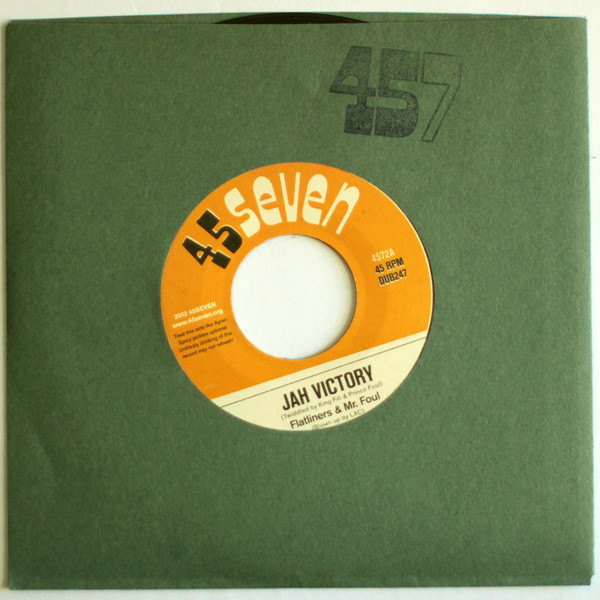 The Flatliners & Mr. Foul - Jah Victory / The Untouchables - War Of Kings (7")