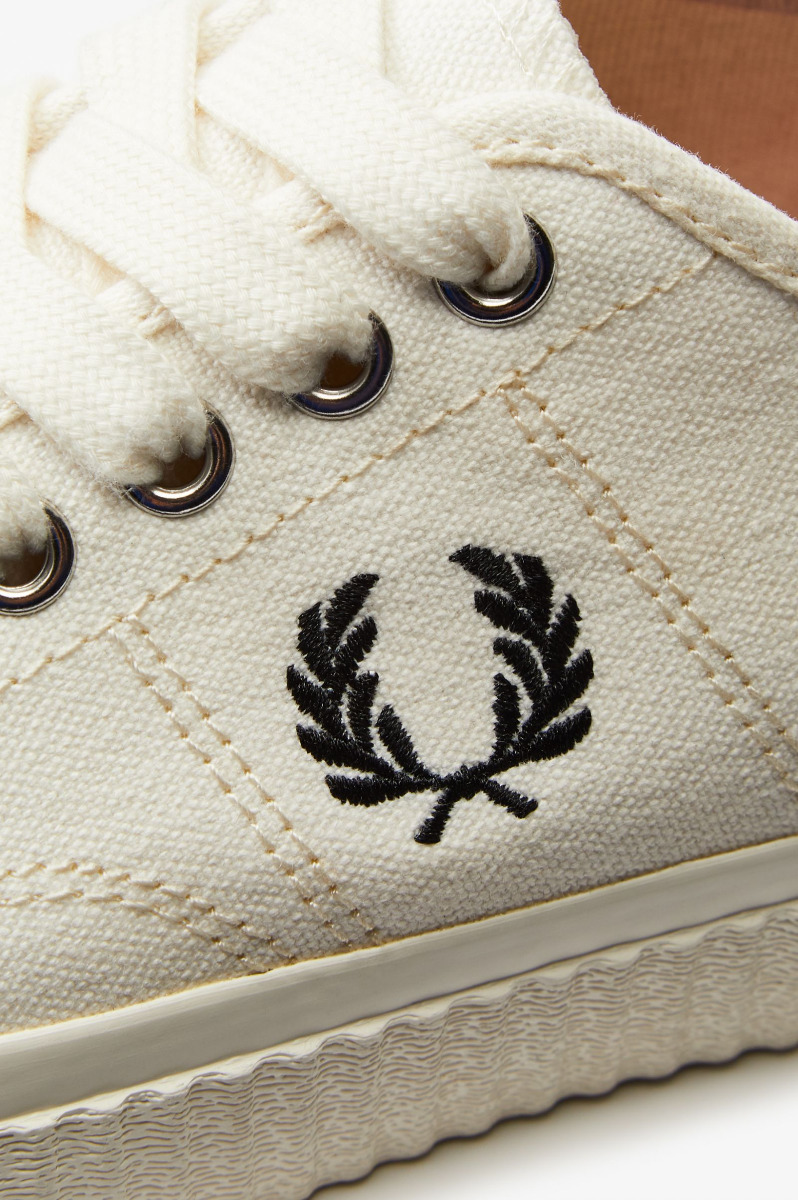 Fred Perry Hughes Low Canvas Light Ecru-37