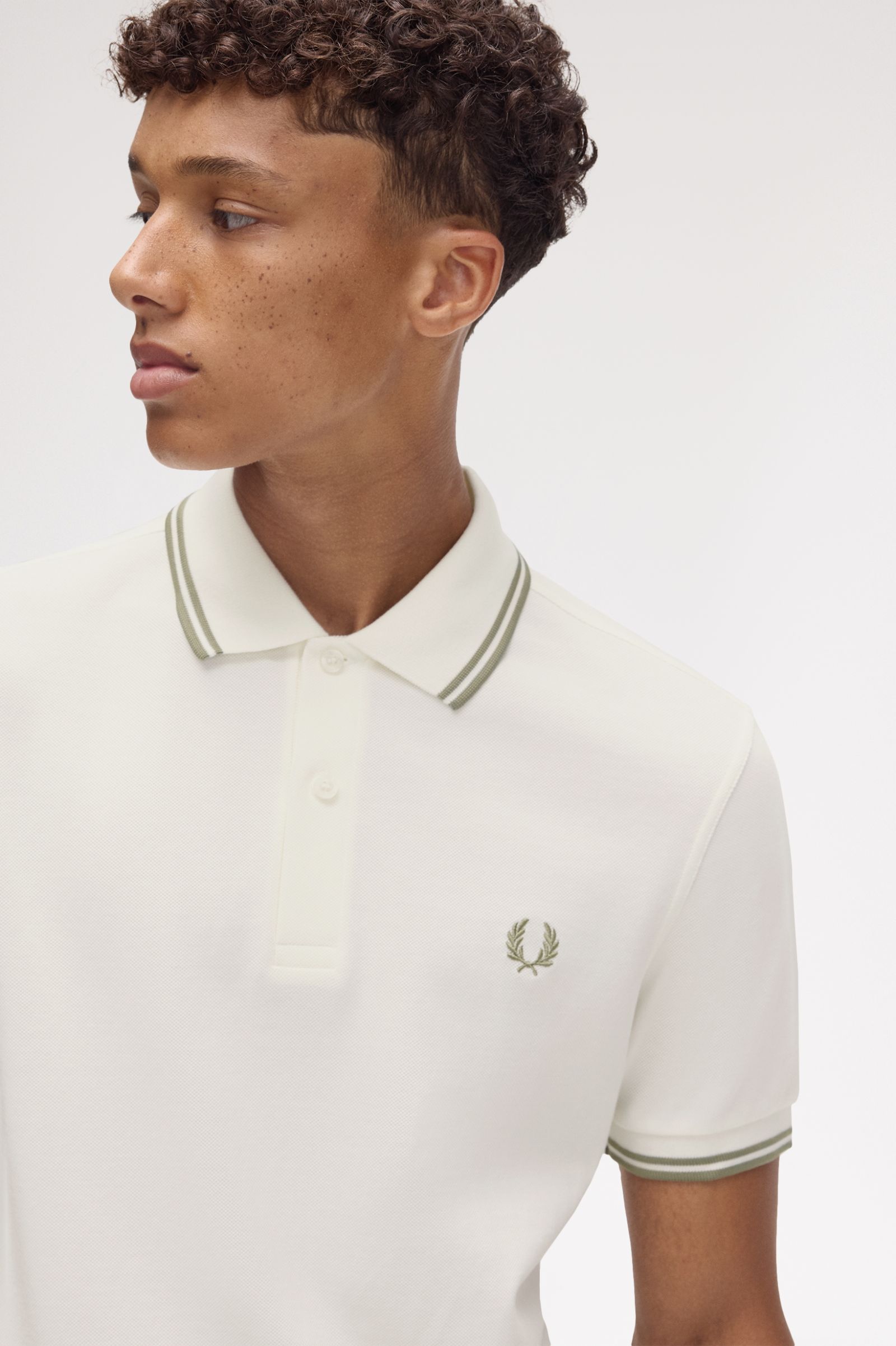 Fred Perry Shirt M3600 in Light Ecru/Olive Mint