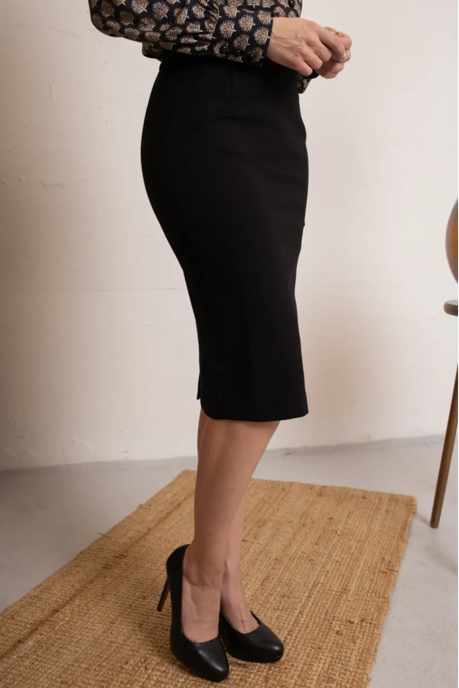 Very Cherry  Classic Pencil Skirt Heavy Punty (Black)