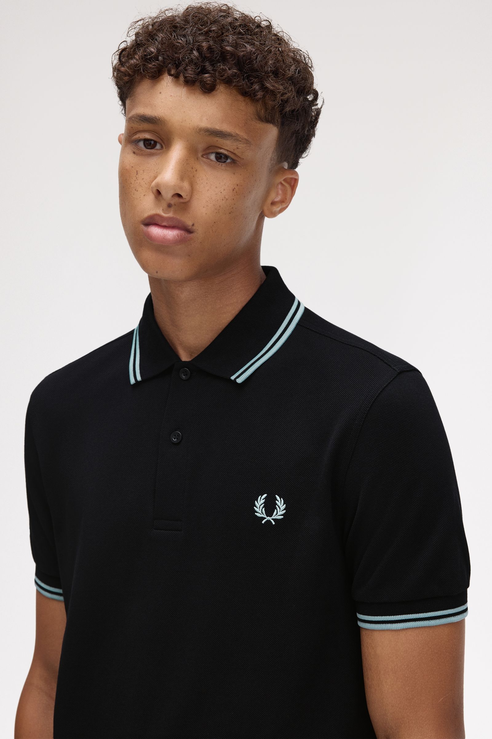Fred Perry Shirt M3600 in Black/Silver Blue 
