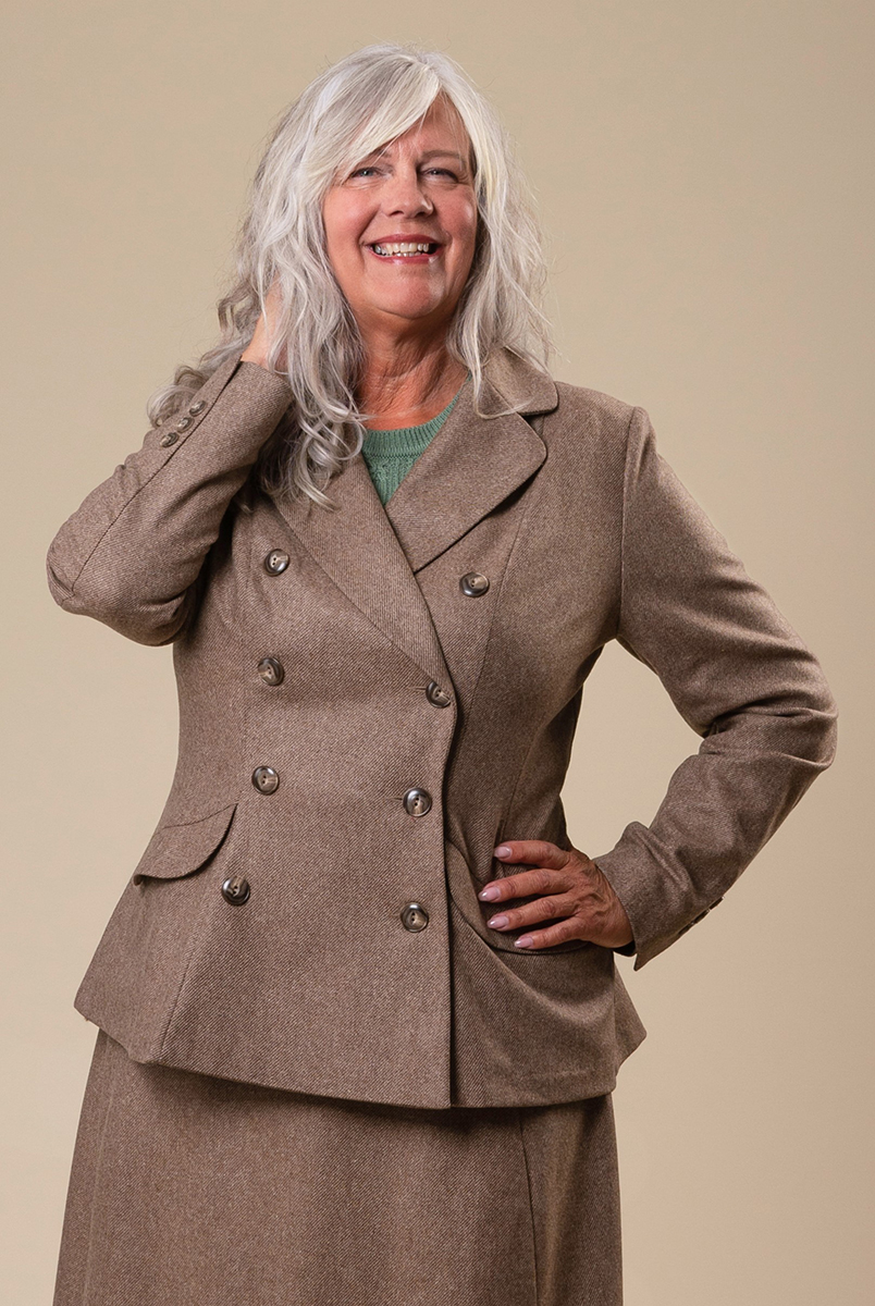 Emmy Design The Ziggy Hepburn Blazer in Hazelnut