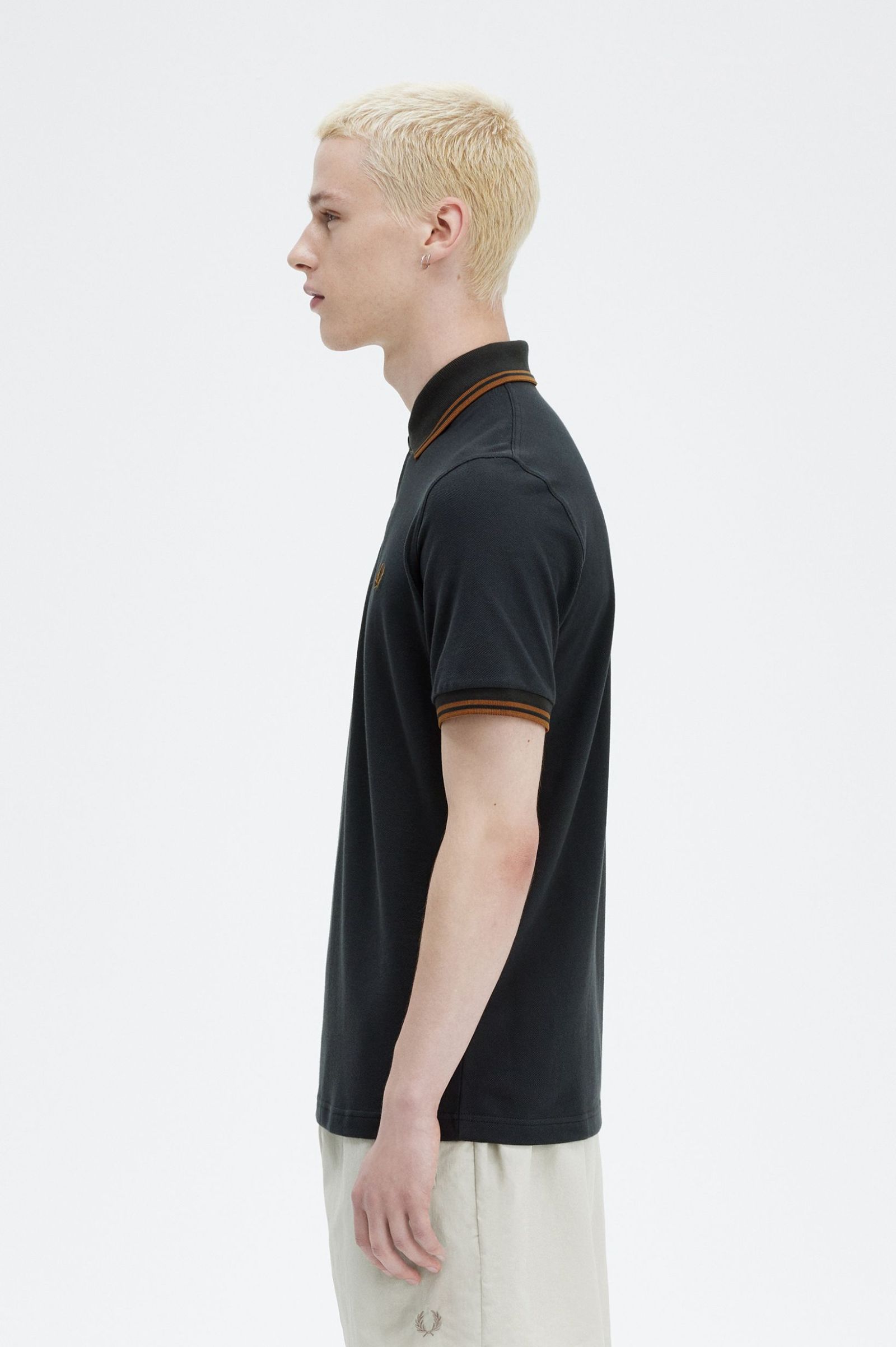 Fred Perry Twin Tipped Poloshirt M12 in Night Green / Dark Caramel