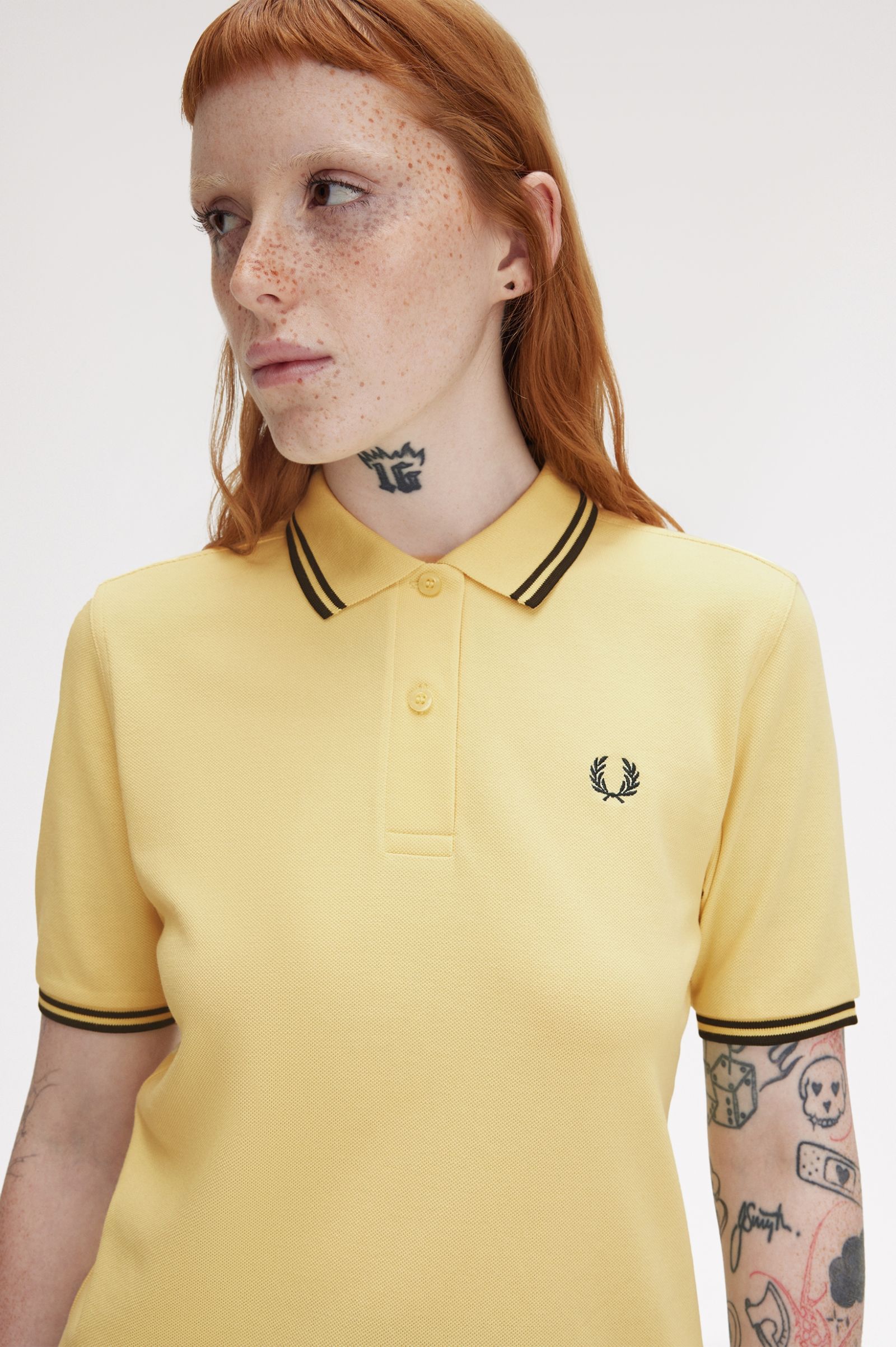 Fred Perry Twin Tipped Shirt G3600 in Championgold/Black 