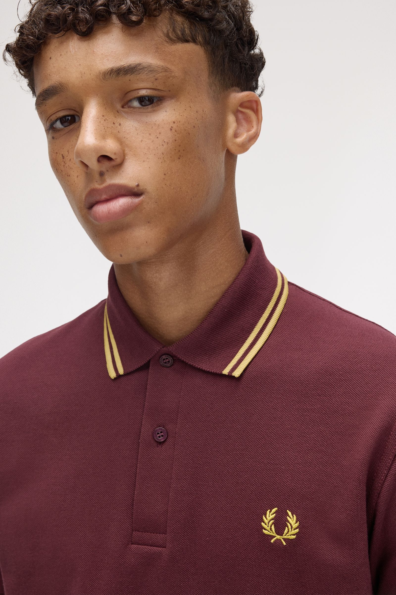 Fred Perry Made in England M12 Shirt in Oxblood/Honeycomb