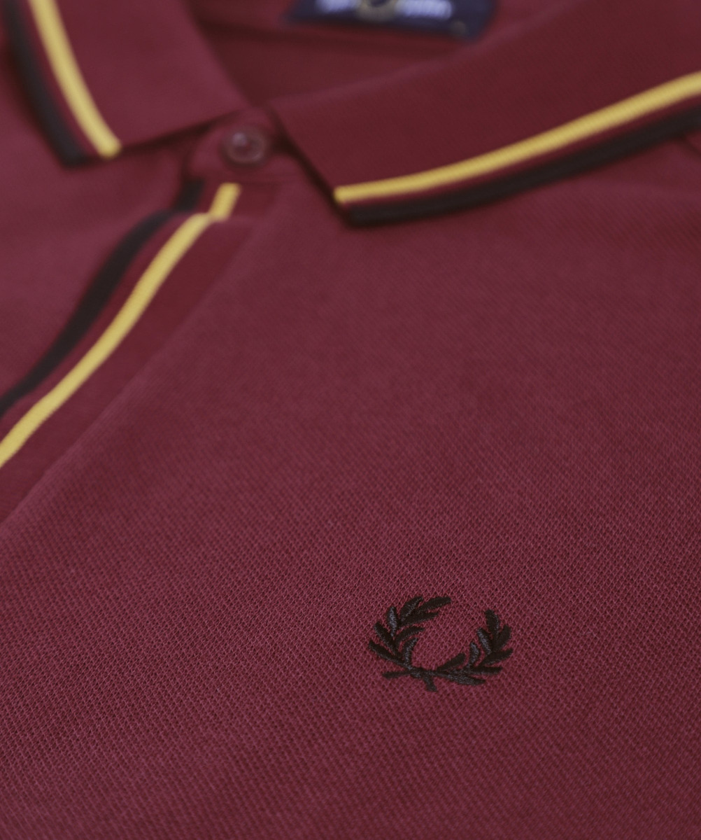 Fred Perry Tipped Placket Herren Poloshirt in Burgundy