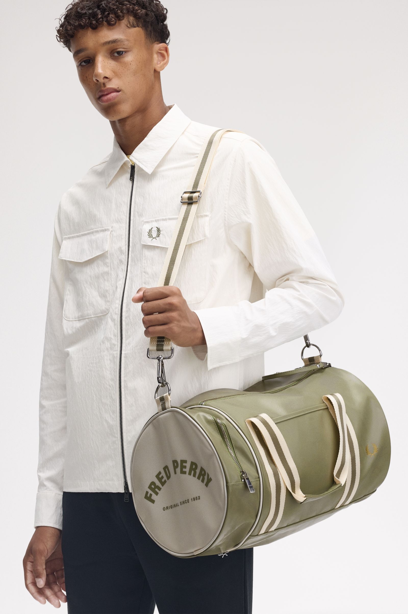 Fred Perry Classic Barrel Bag in Olive Mint