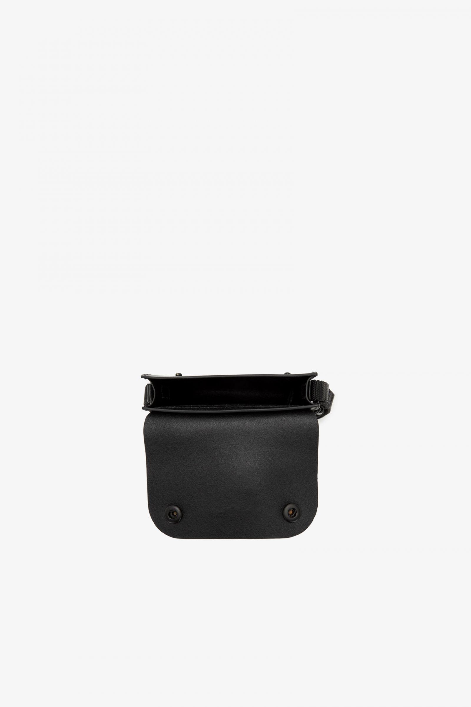 Fred Perry Burnished Leather Pouch in Black 