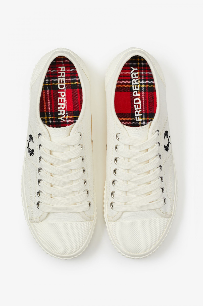 Fred Perry Hughes Low Canvas Light Ecru-37