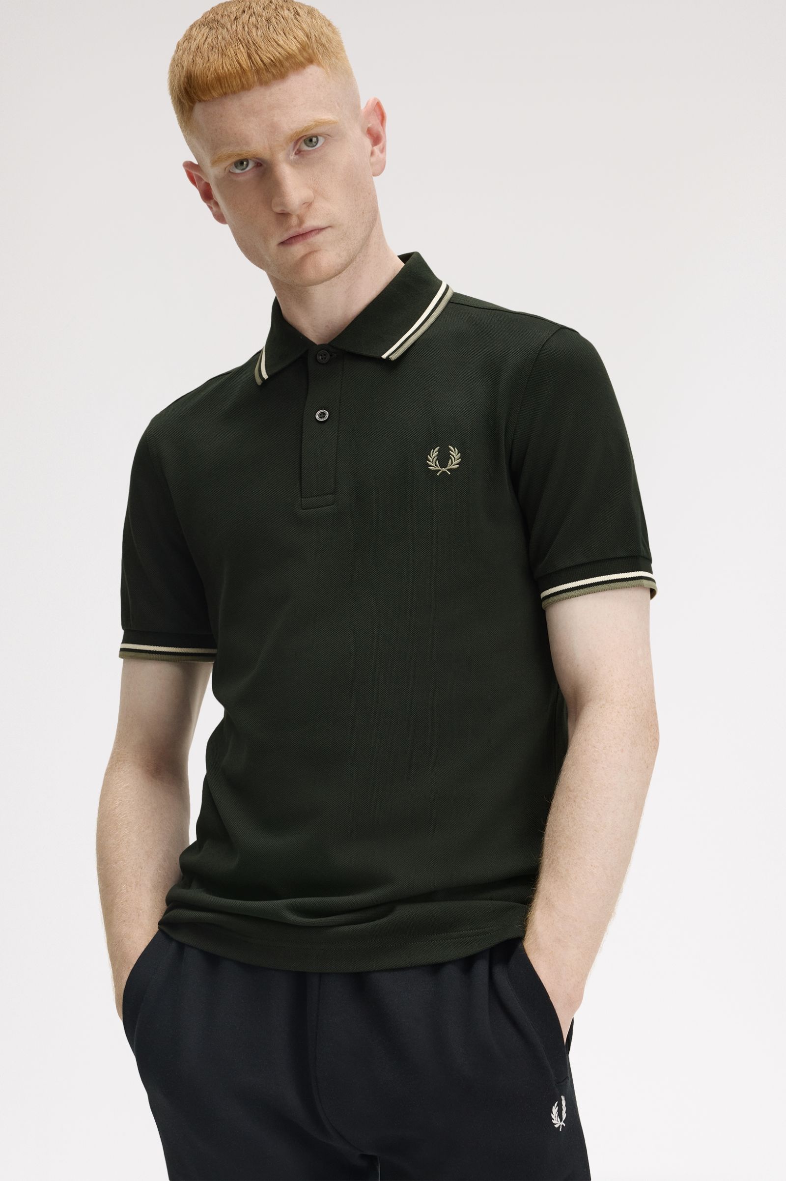Fred Perry Shirt M3600 in Night Green/Light Ecru 
