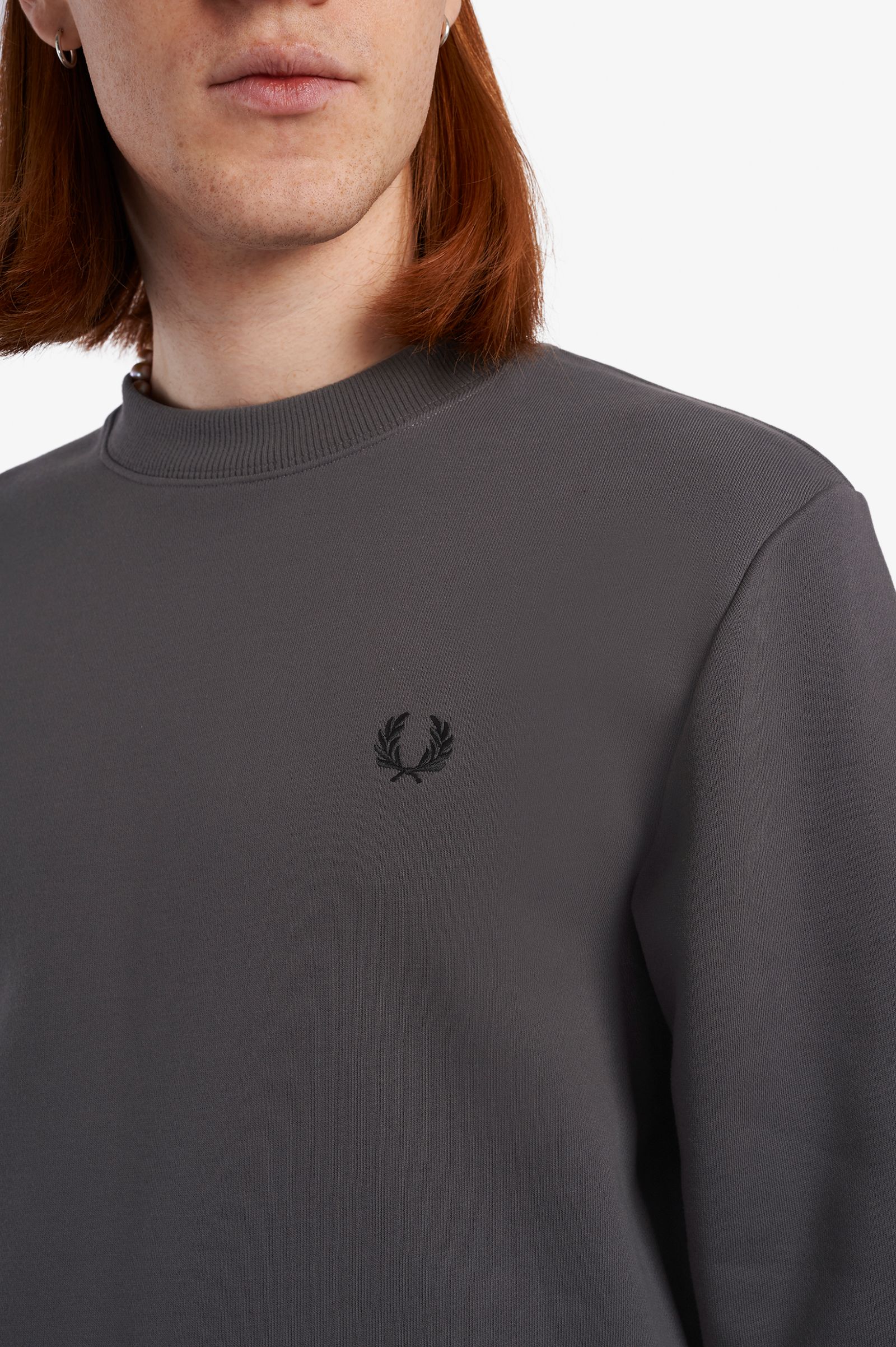 Fred Perry Sweatshirt mit Rundhalsausschnitt in Dunkelgrau