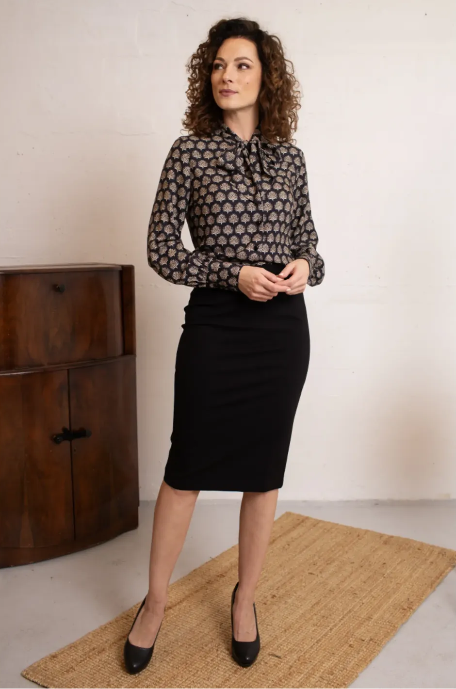Very Cherry  Classic Pencil Skirt Heavy Punty (Black)