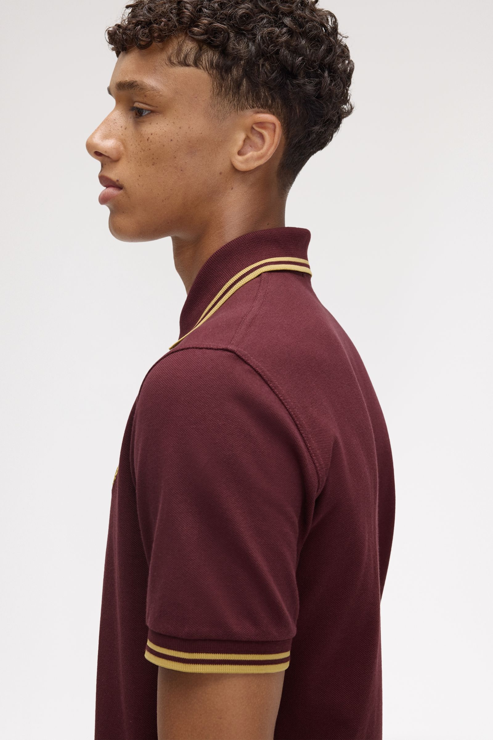Fred Perry Made in England M12 Shirt in Oxblood/Honeycomb