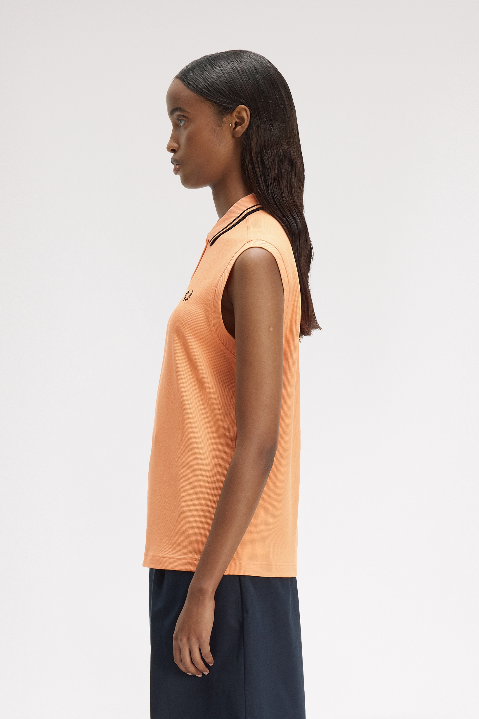Fred Perry Sleeveless Damen Polo Shirt (Peach/Navy/Navy)