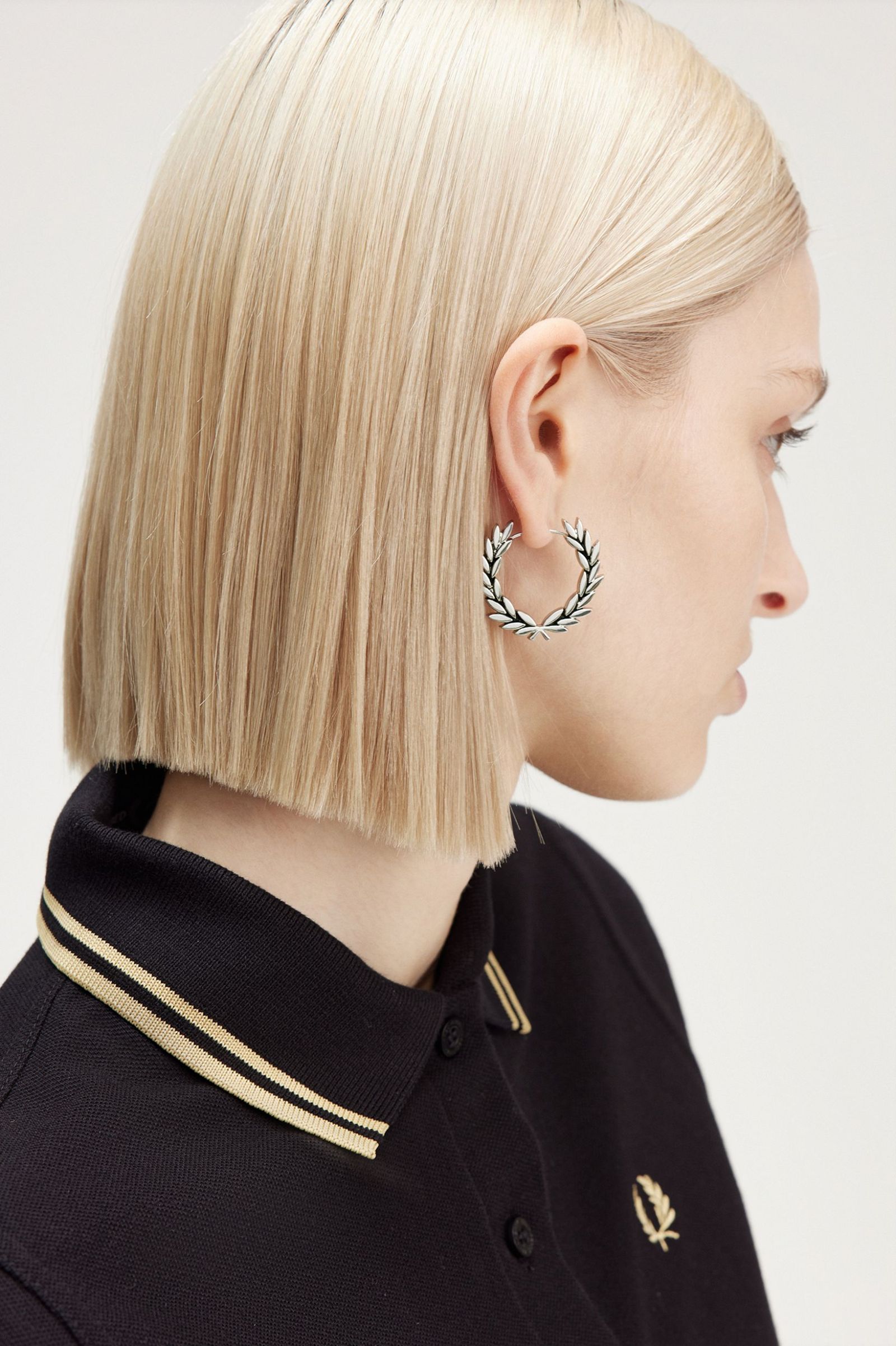 Fred Perry Laurel Wreath Earrings in Shiny Silver 