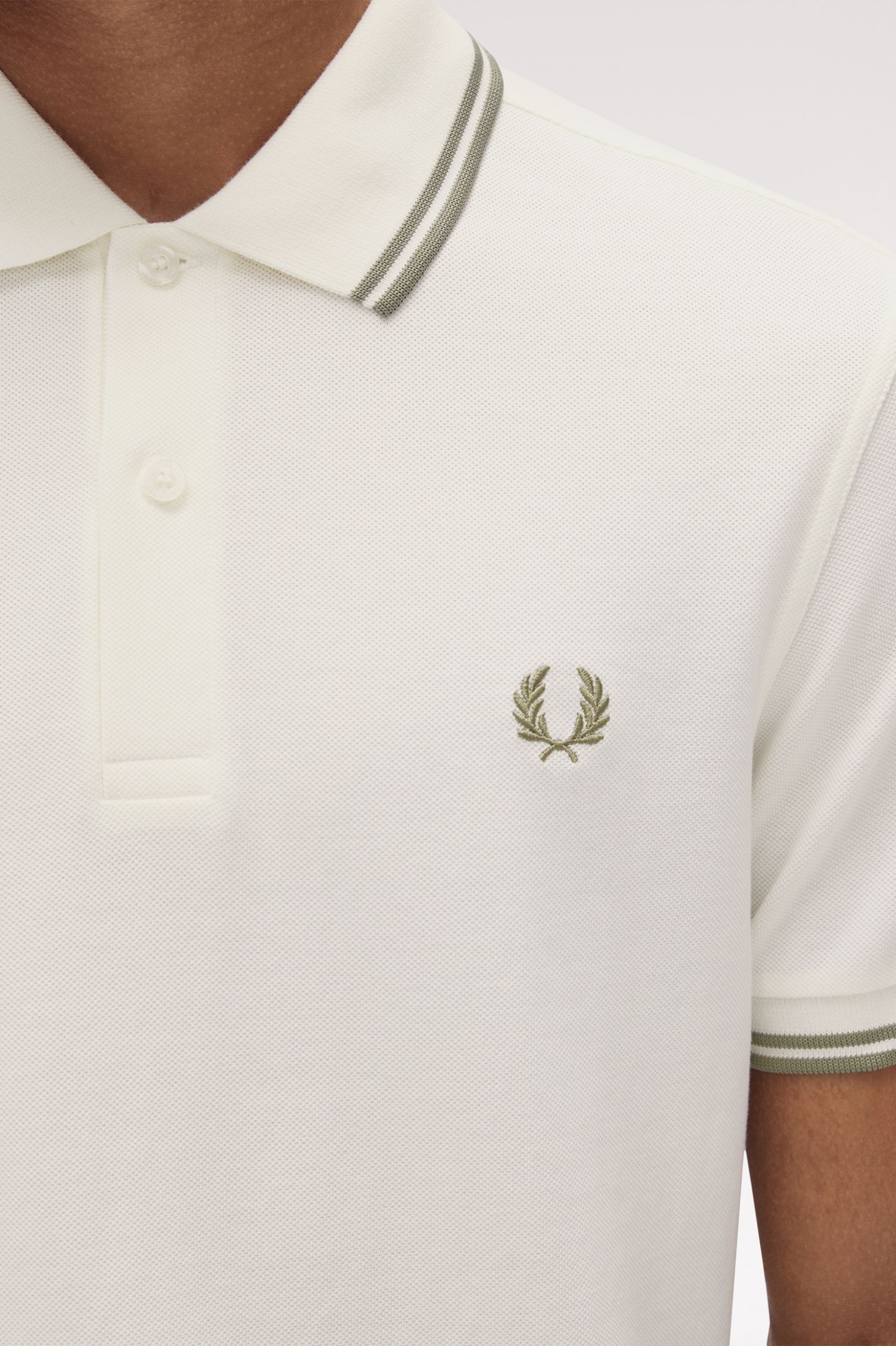 Fred Perry Shirt M3600 in Light Ecru/Olive Mint
