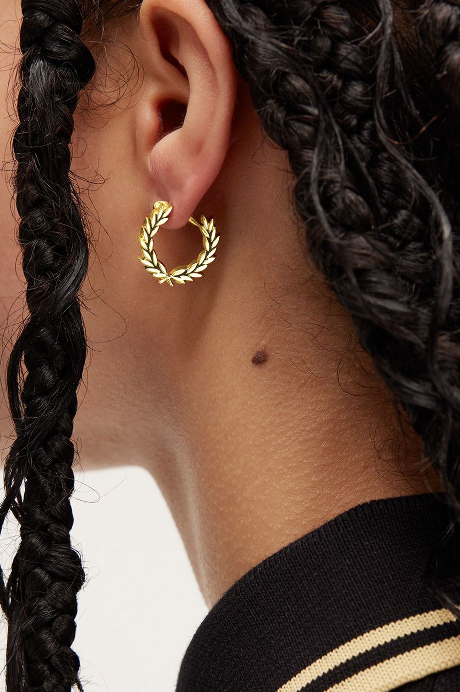 Fred Perry Laurel Wreath Mini Earrings (Gold)