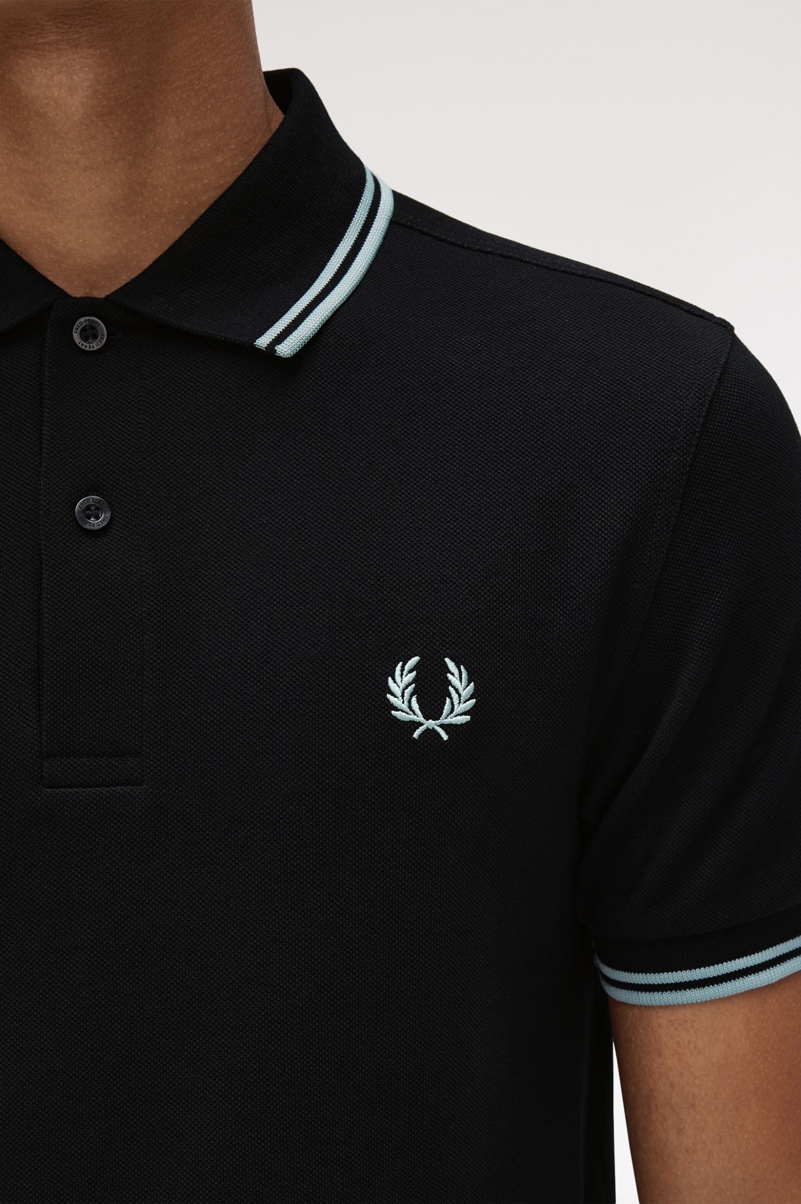 Fred Perry Shirt M3600 in Black/Silver Blue 