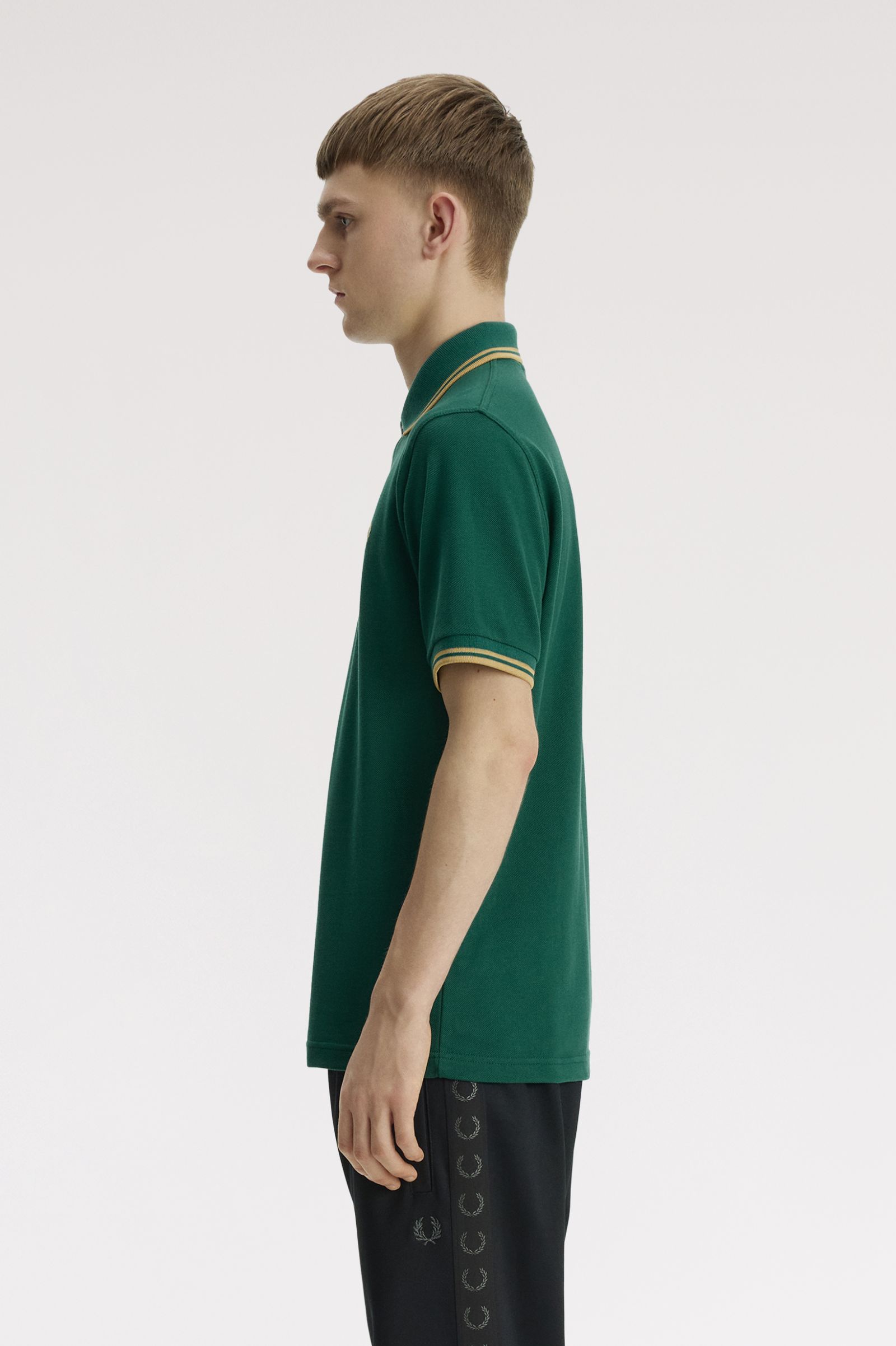 Fred Perry Made in England Twin Tipped Fred Perry Shirt (Laurelwreath Green/Champagne)